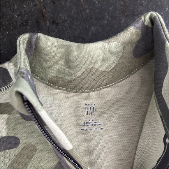 NWT baby gap sweatshirt 0-3 M - Picture 2 of 2